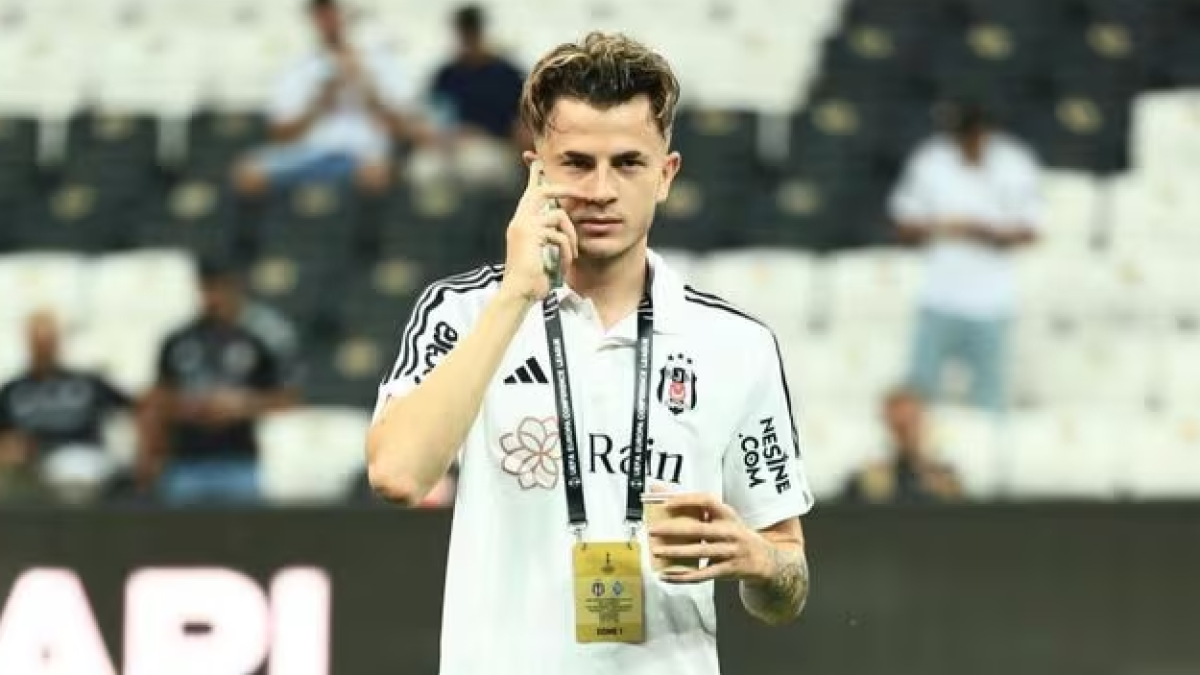 sao Besiktas bị sa thải 1