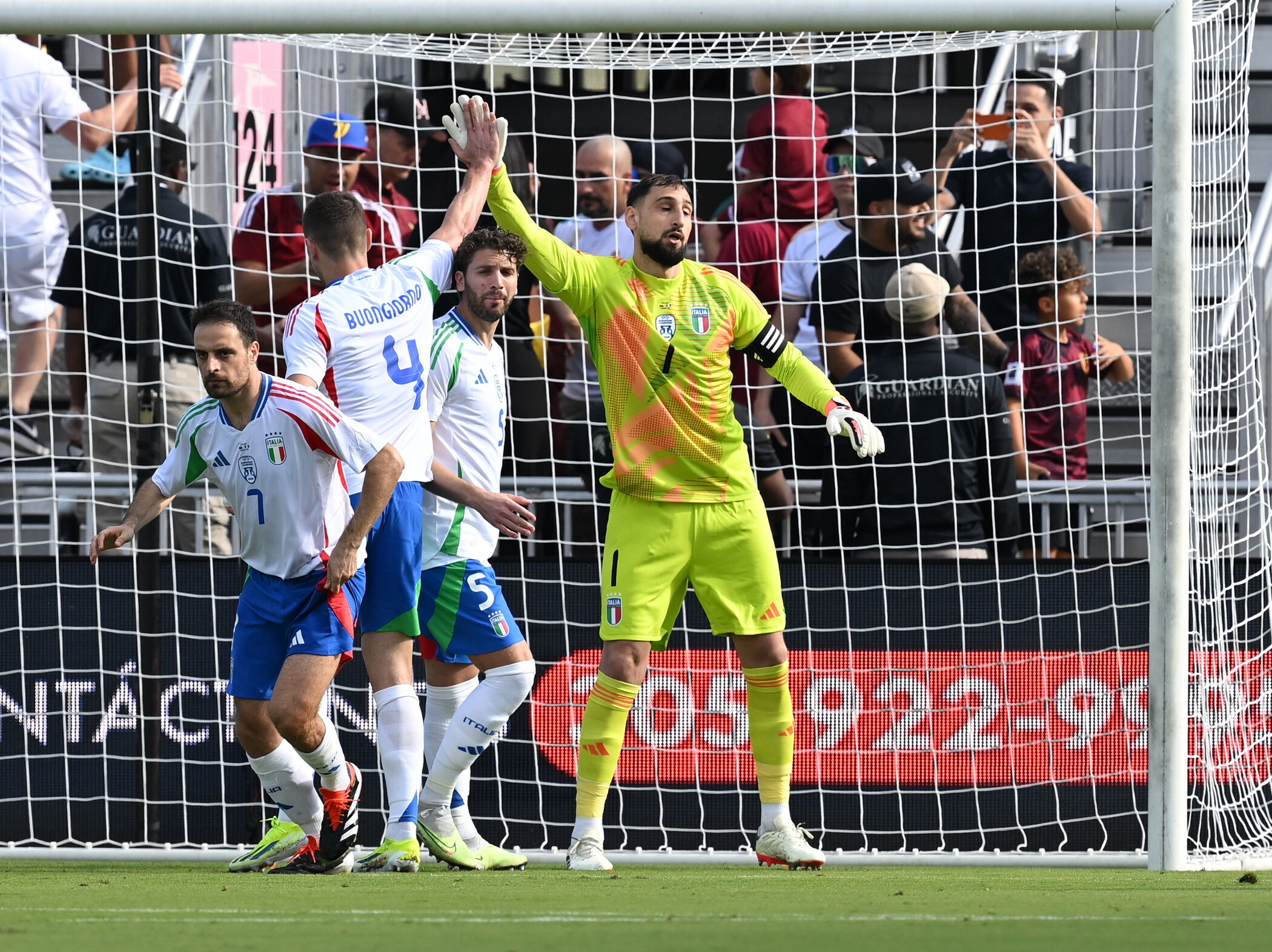 Azzurri thắng Venezuela 2