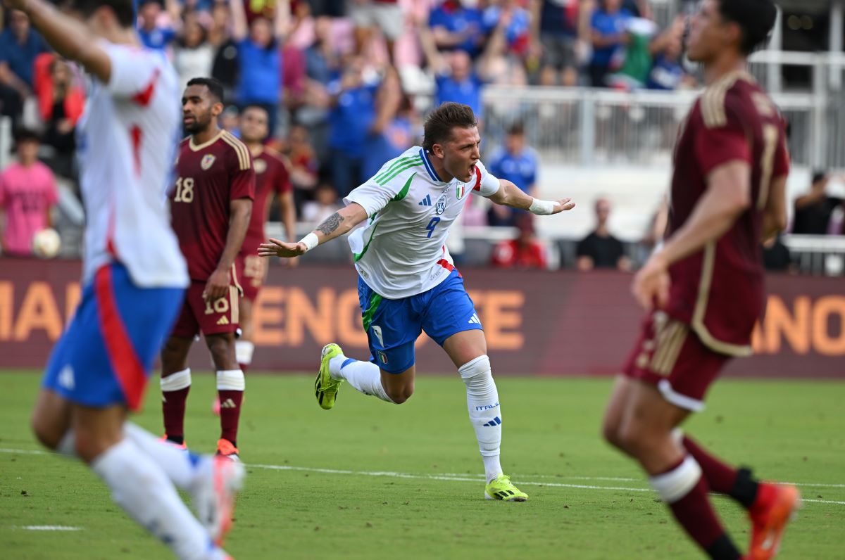 Azzurri thắng Venezuela 3