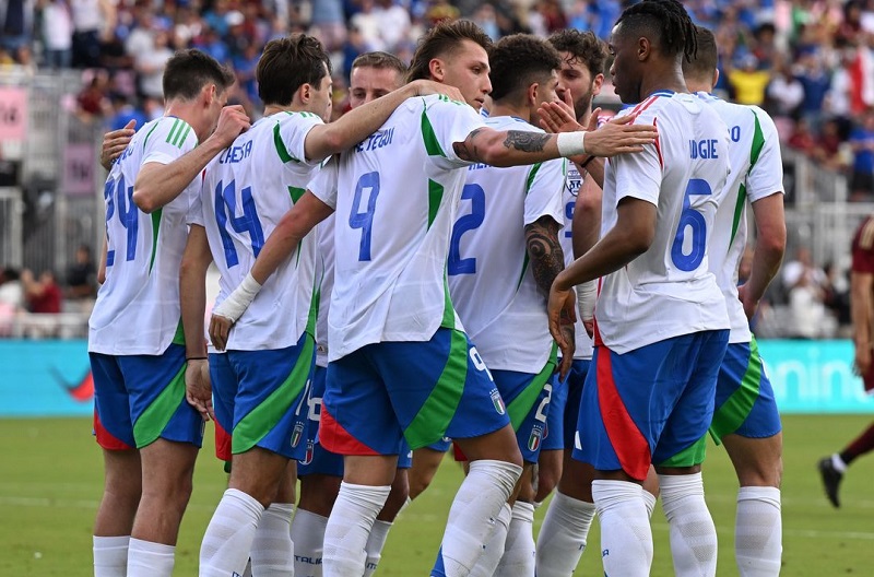 Azzurri thắng Venezuela 4