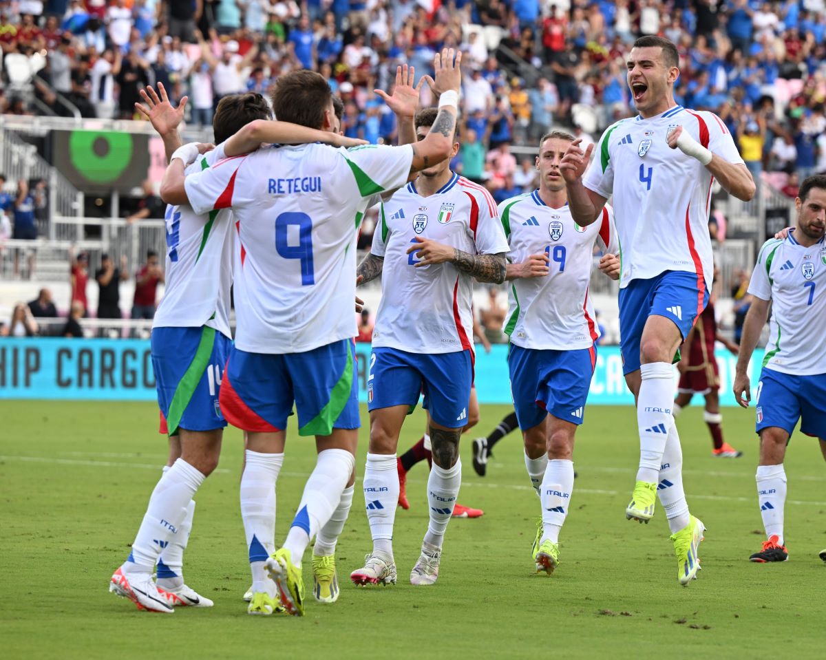 Azzurri thắng Venezuela