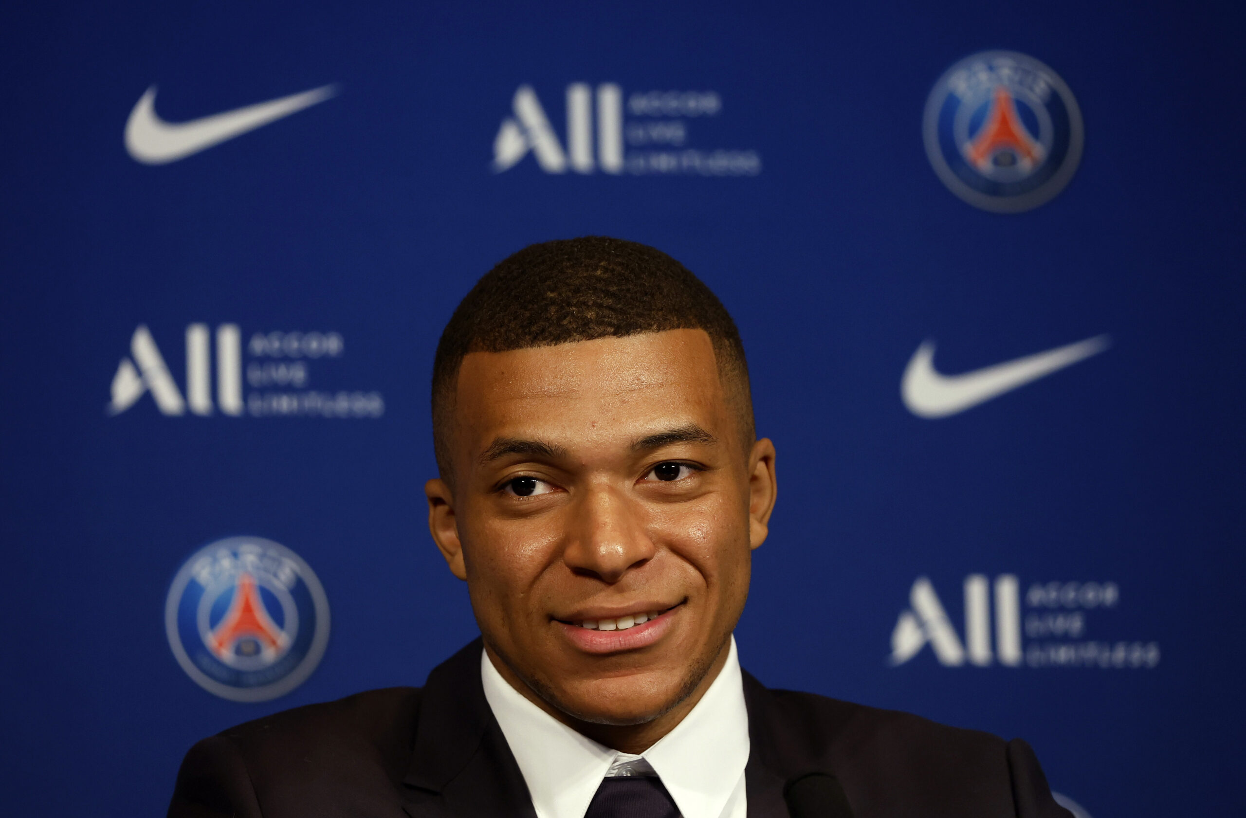 Mbappe tìm nhà 2