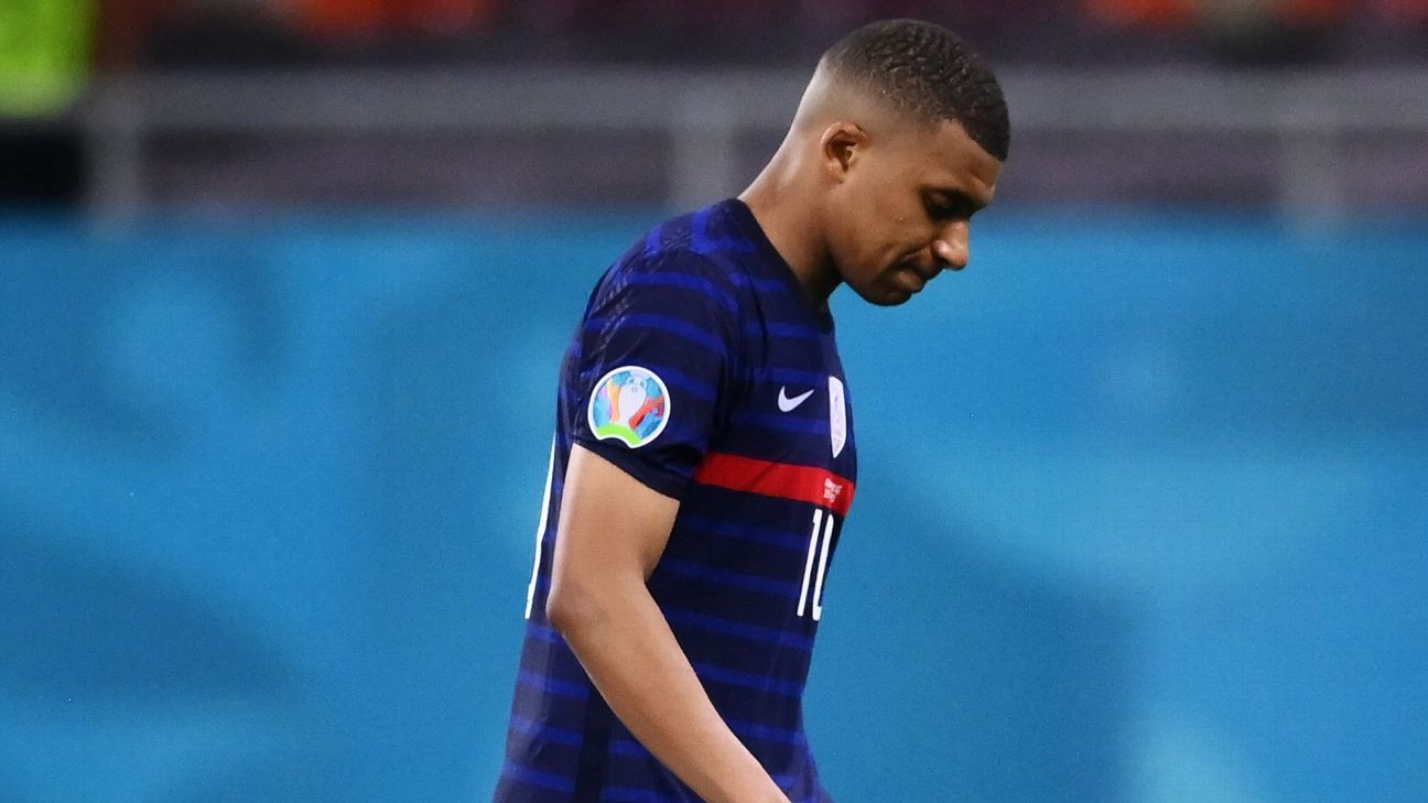 Mbappe mất quyền 6