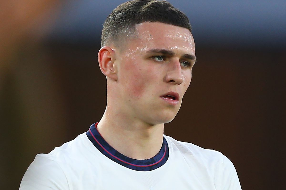 Phil Foden song xa hoa 2