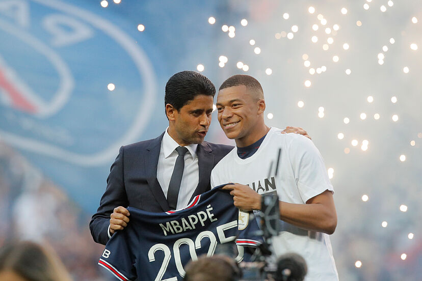 Mbappe với chủ tịch 